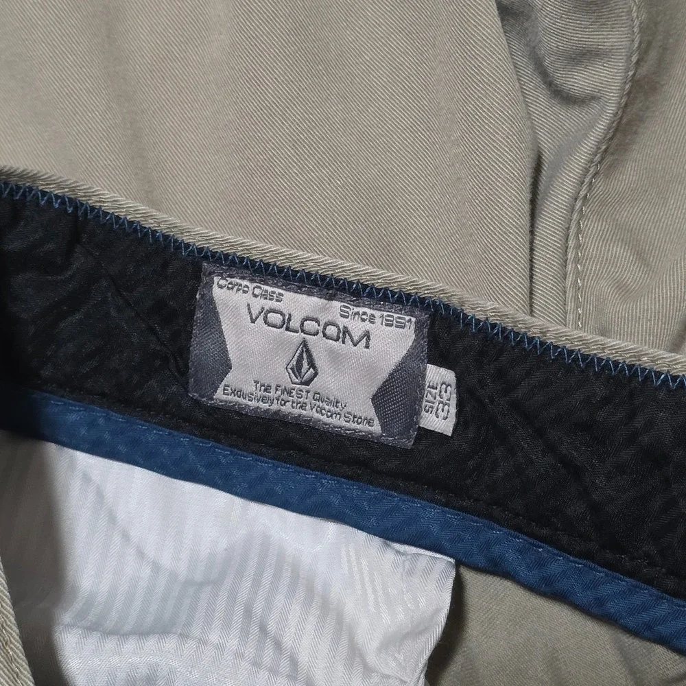 Volcom‎ Men's Khaki Chino Shorts Size 33 Flat Front Casual Everyday Wear